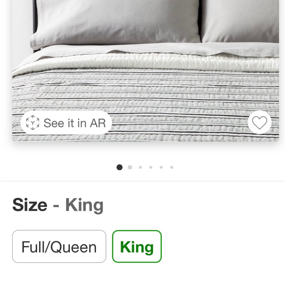 King size quilt set including 2 standard shams and two accent pillows